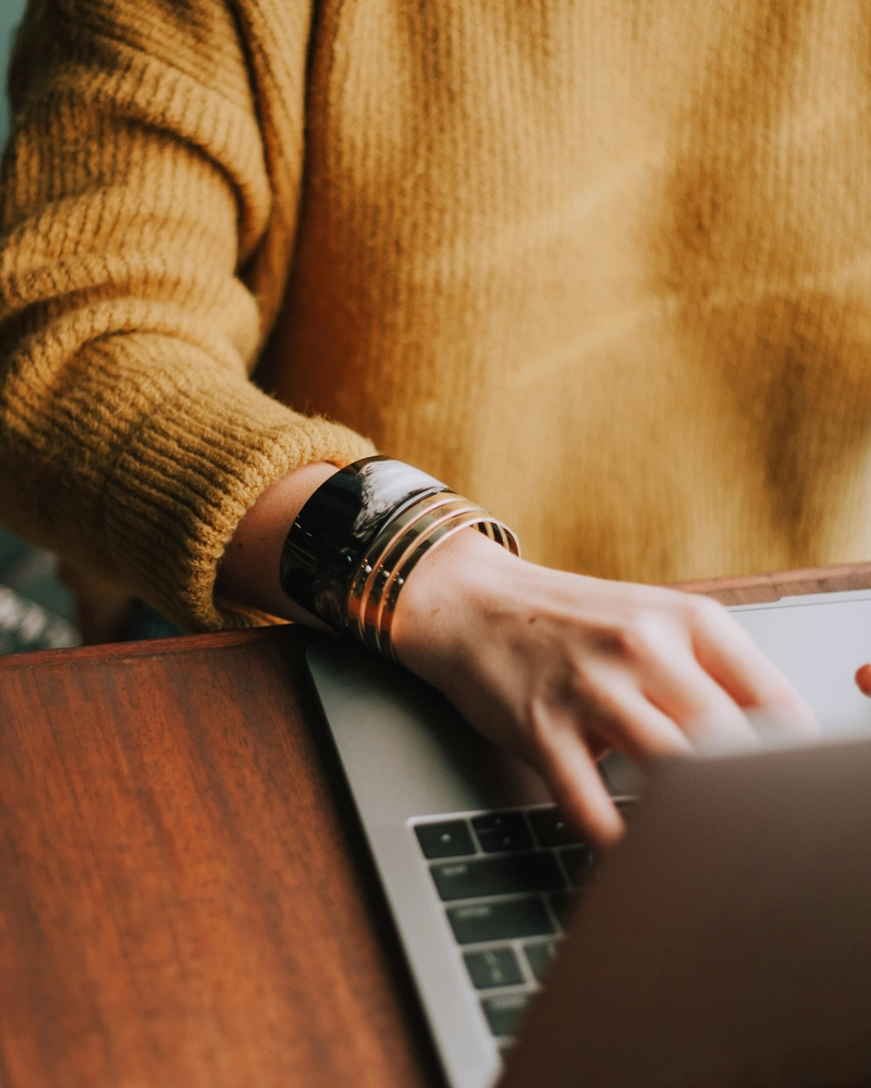 <p>Benefits<br /><i>of Cloud Archiving</i></p>