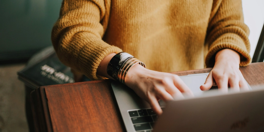 6 Practical Benefits of Email Archiving For FinTech