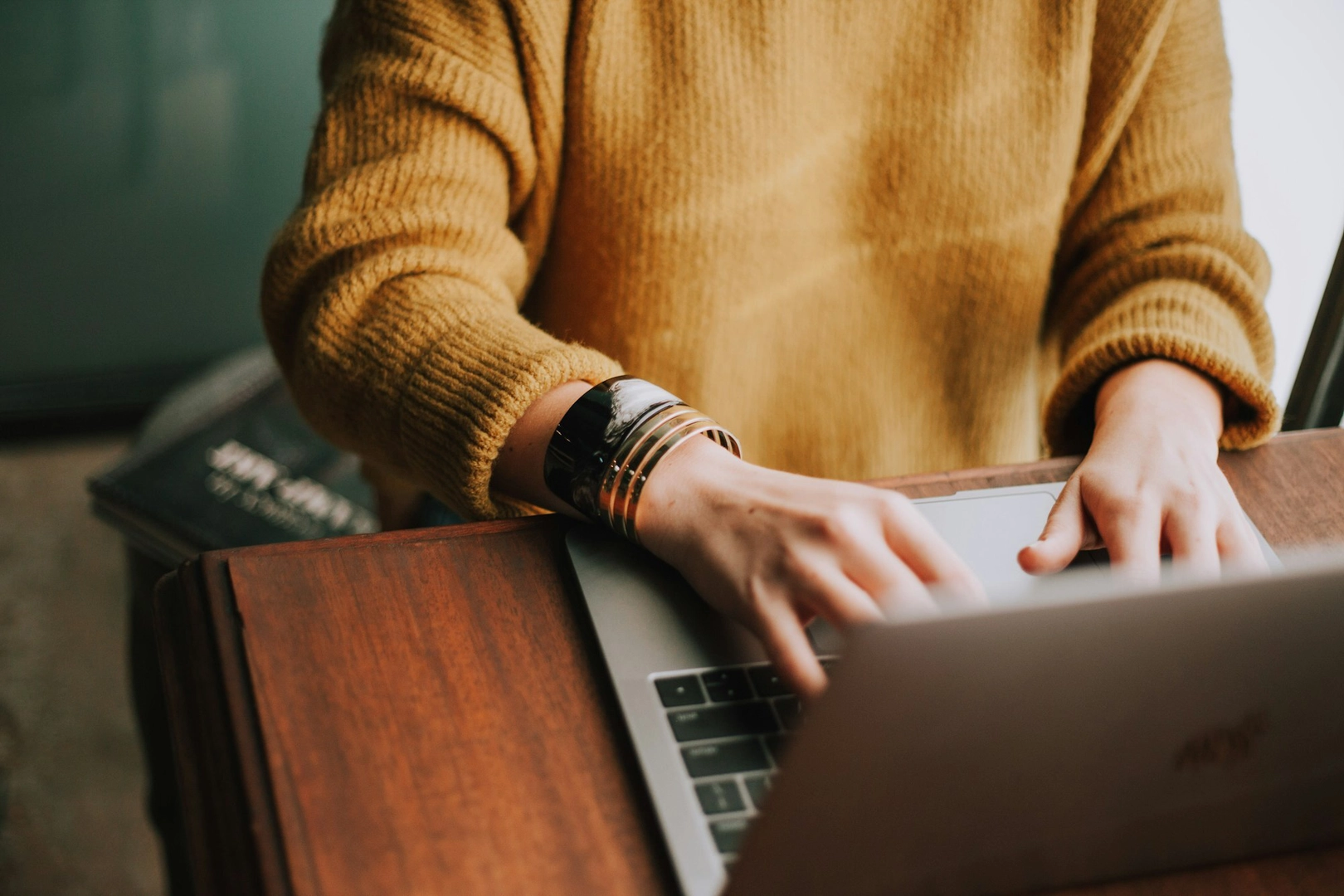 6 Practical Benefits of Email Archiving For FinTech